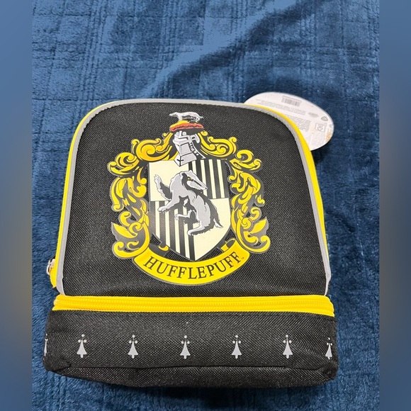 Harry Potter Hufflepuff Crest Dual Compartment Lunch Bag Tote - Picture 2 of 6